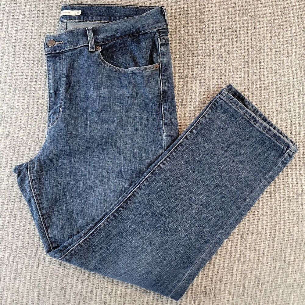Levi's Classic Straight Jeans Women’s Size 16 Stretch Mid Rise Medium Wash